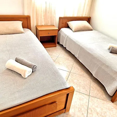 Sunrise Apartment *